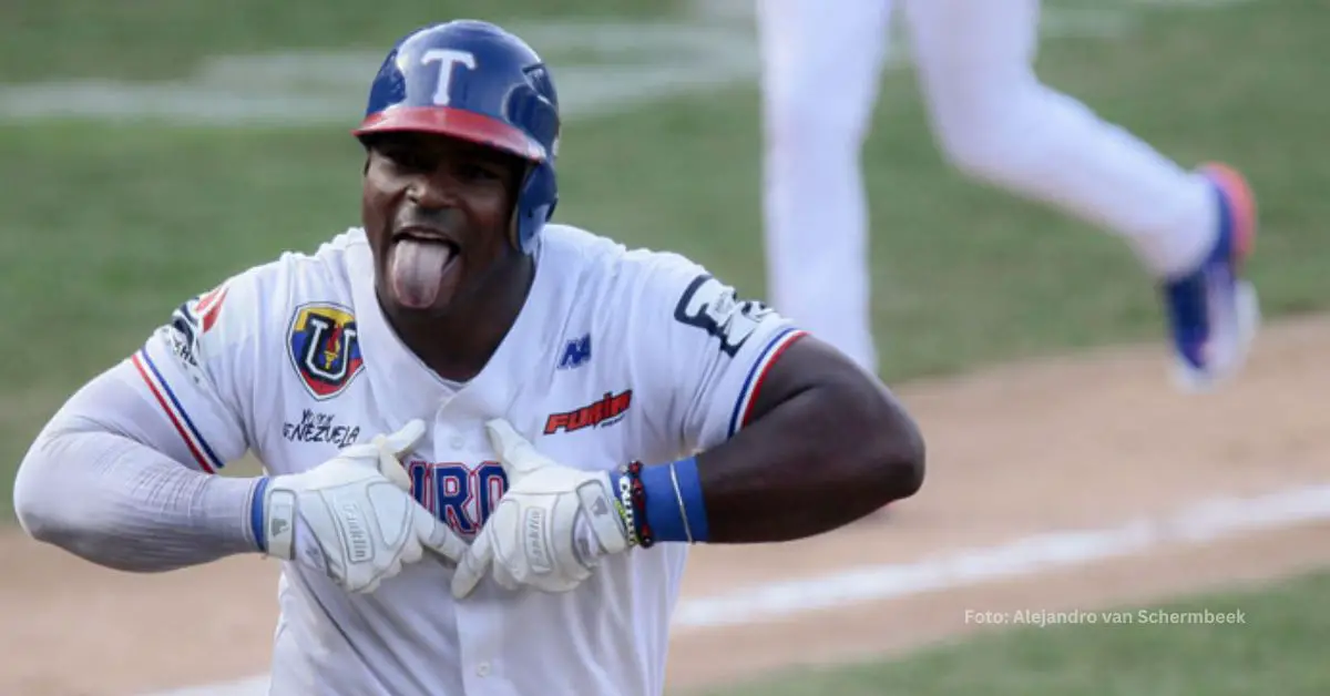 Cubano Yasiel Puig con Tiburones de La Guaira