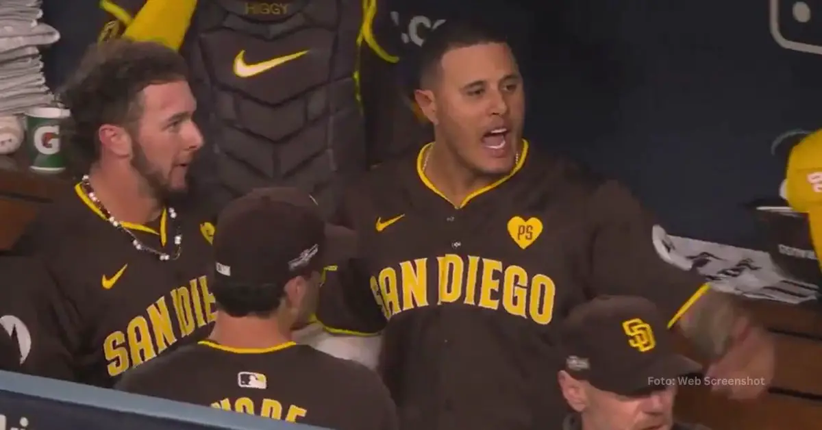 Manny Machado en el dugout de San Diego Padres