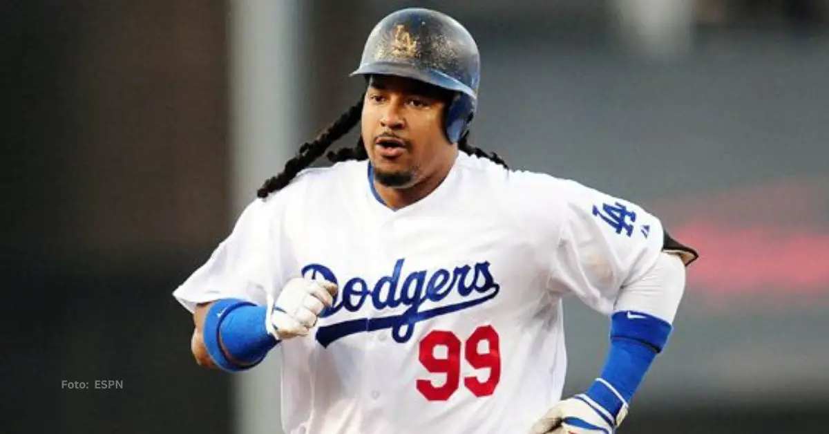 Manny Ramírez corriendo las bases con el uniforme de Los Angeles Dodgers