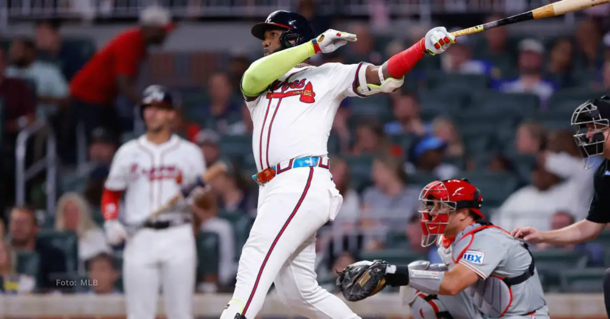 Marcell Ozuna bateando con Atlanta Braves