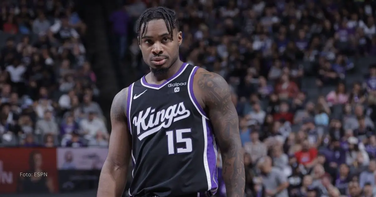 Jalen McDaniels con el uniforme de Sacramento Kings.