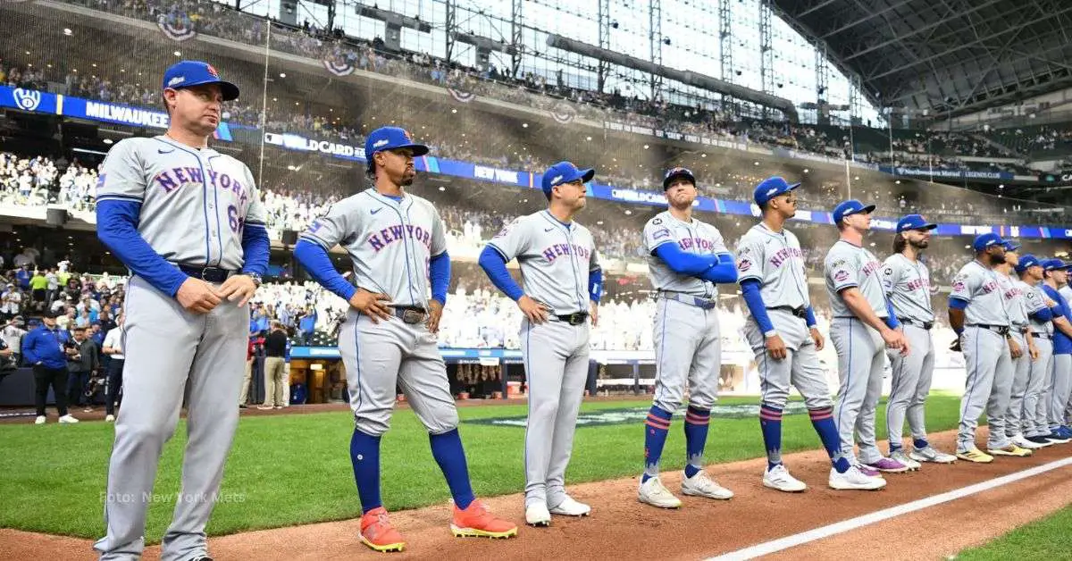 Equipo de New York Mets siendo presentando en MLB Playoffs 2024