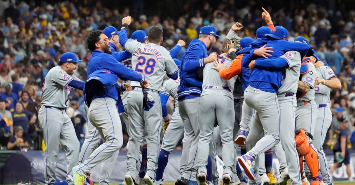 Equipo de New York Mets celebrando tras avanzar a la Serie Divisional