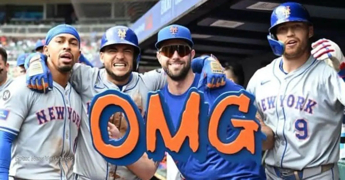 Jugadores de New York Mets celebrando una acción postiva ante Atlanta Braves