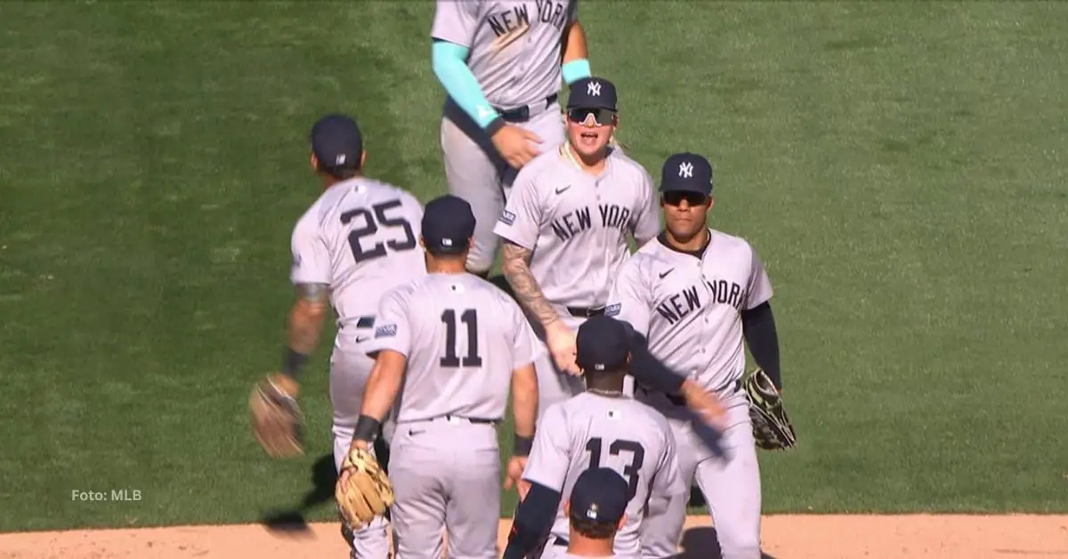 Equipo de New York Yankees celebrando una victoria