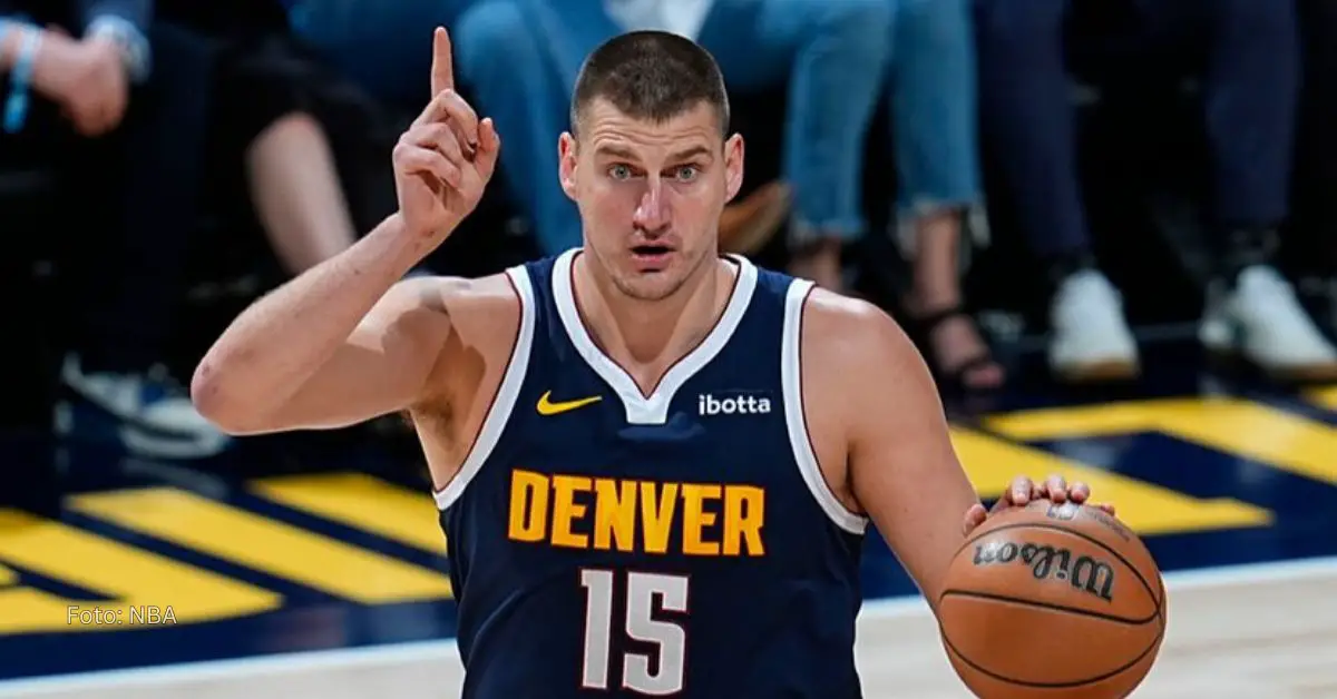 Nikola Jokic con uniforme de Denver Nuggets