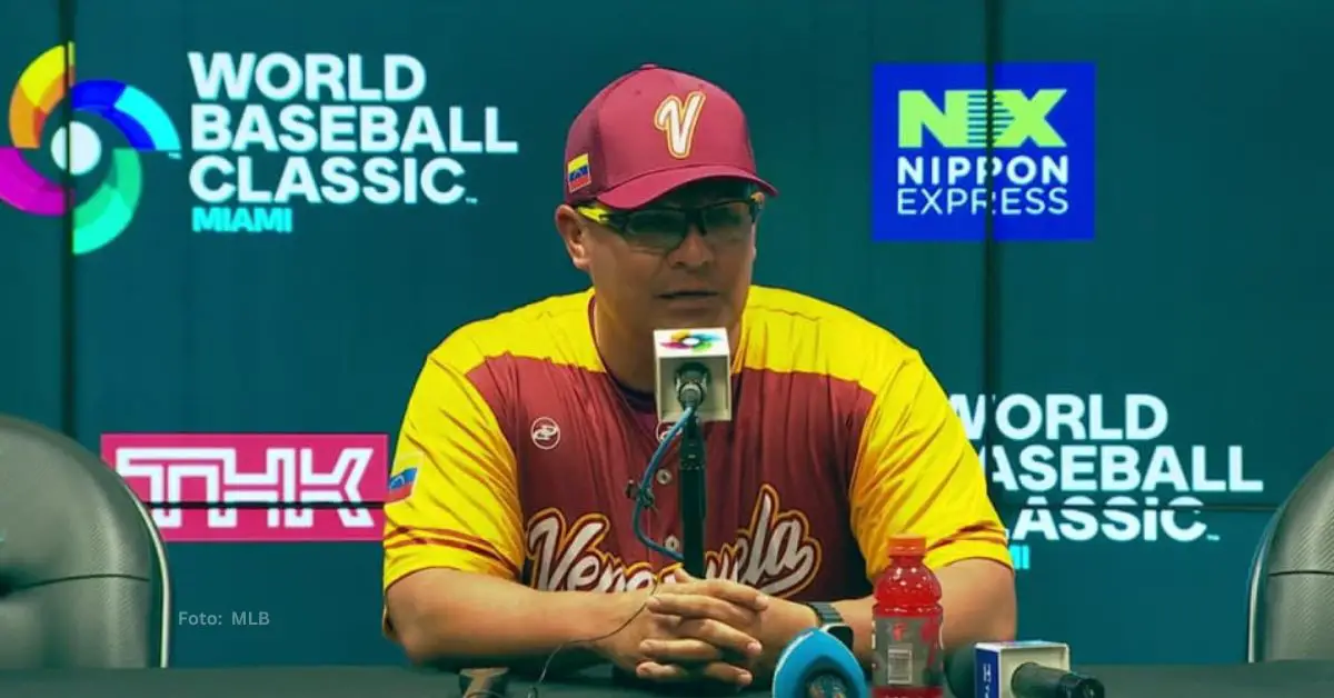 Omar López en una conferencia de prensa en el Clásico Mundial de Beisbol. Premier 12