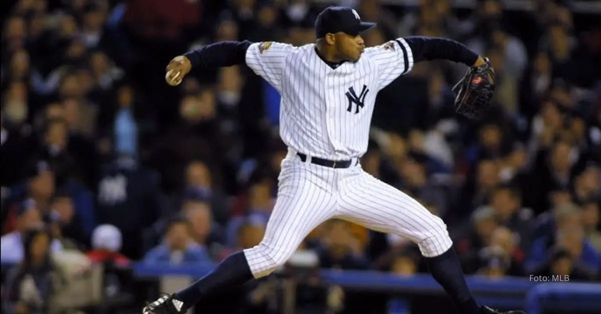 Orlando Hernández pitchando con Yankees