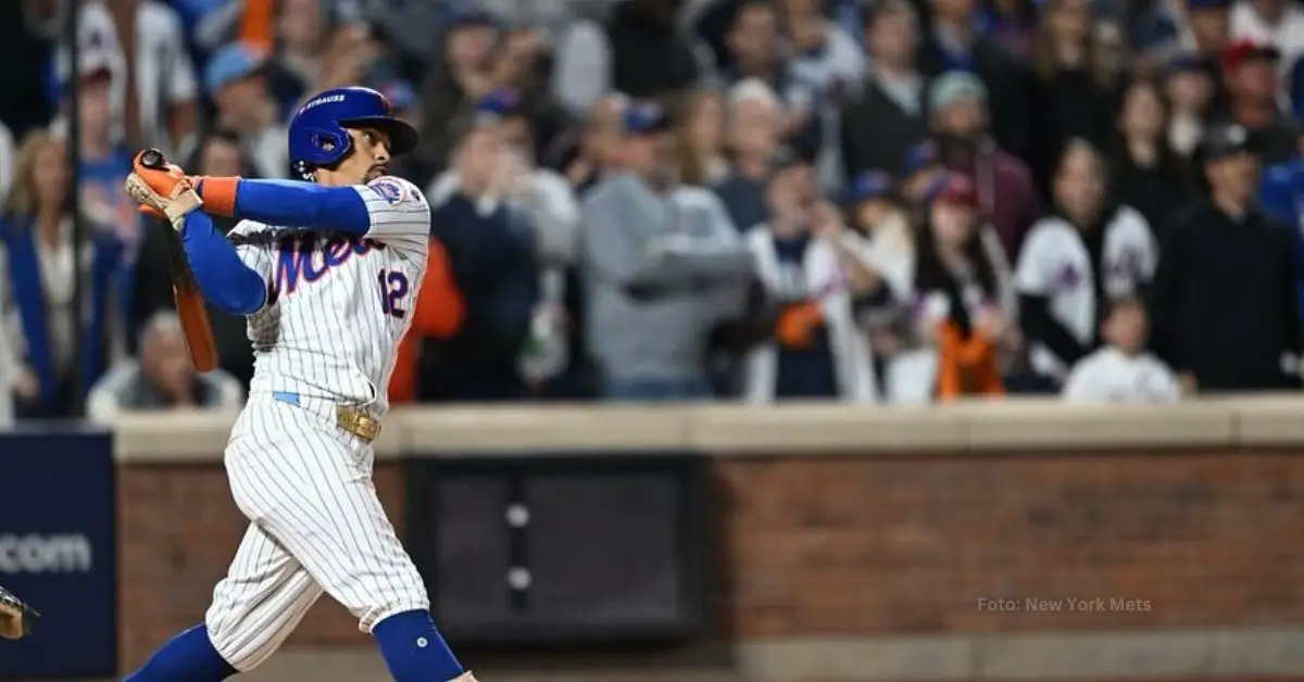 Francisco Lindor bateando con New York Mets