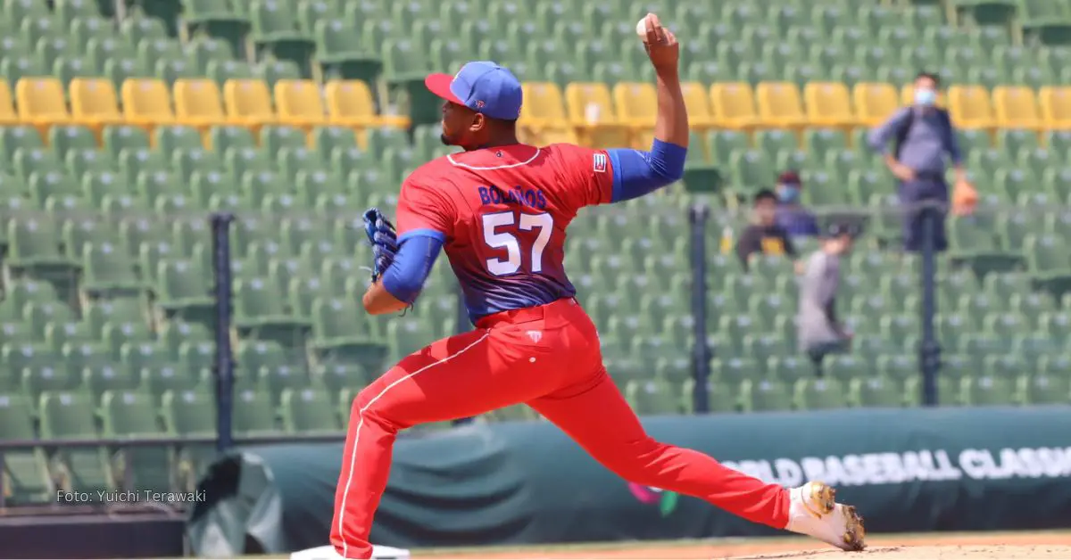 Pitcher Ronald Bolaños de Cuba en Premier 12