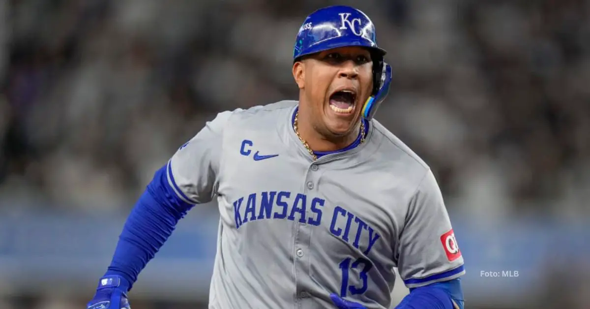 Salvador Pérez grita tras jonrón con Kansas City Royals