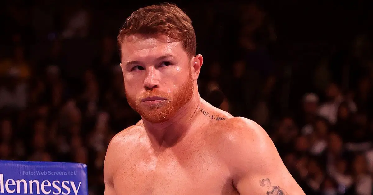 Saúl Canelo Álvarez en un ring de boxeo