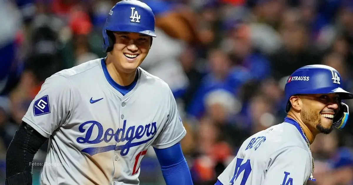 Shohei Ohtani y Mookie Betts en un juego de Playoffs con Los Angeles Dodgers