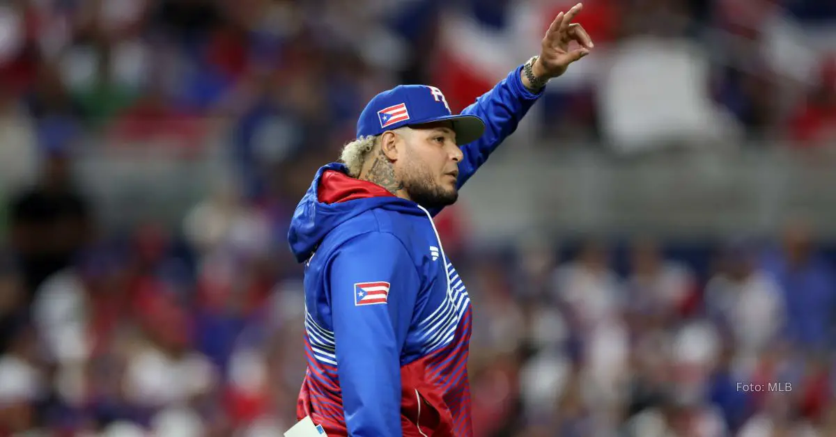 Yadier Molina con equipo de Puerto Rico