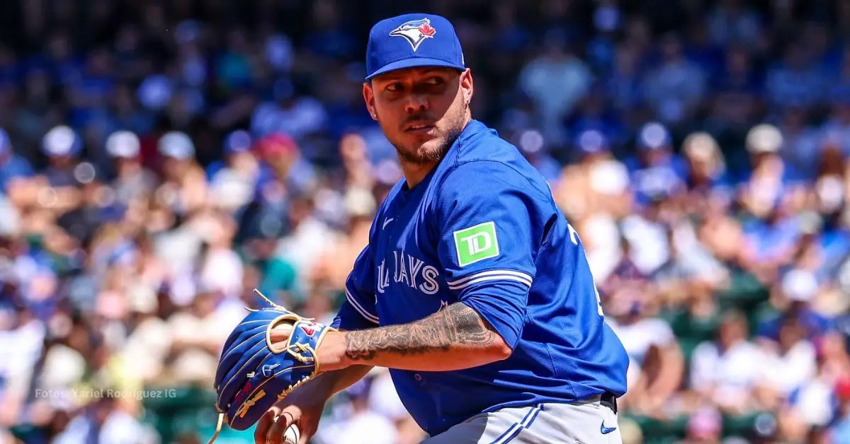 Yariel Rodríguez lanzando con Toronto Blue Jays