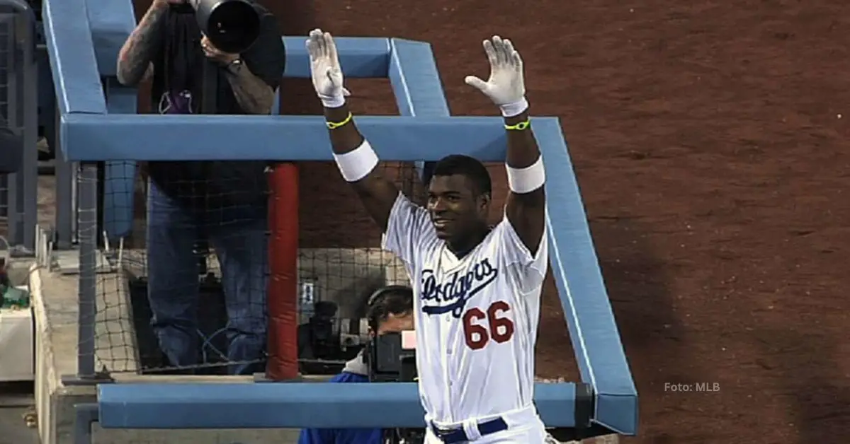 Yasiel Puig ovacionado en Los Angeles