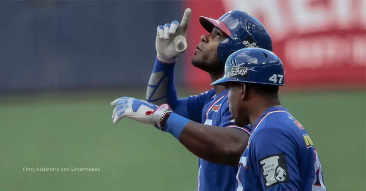 Yasiel Puig con Tiburones de La Guaira