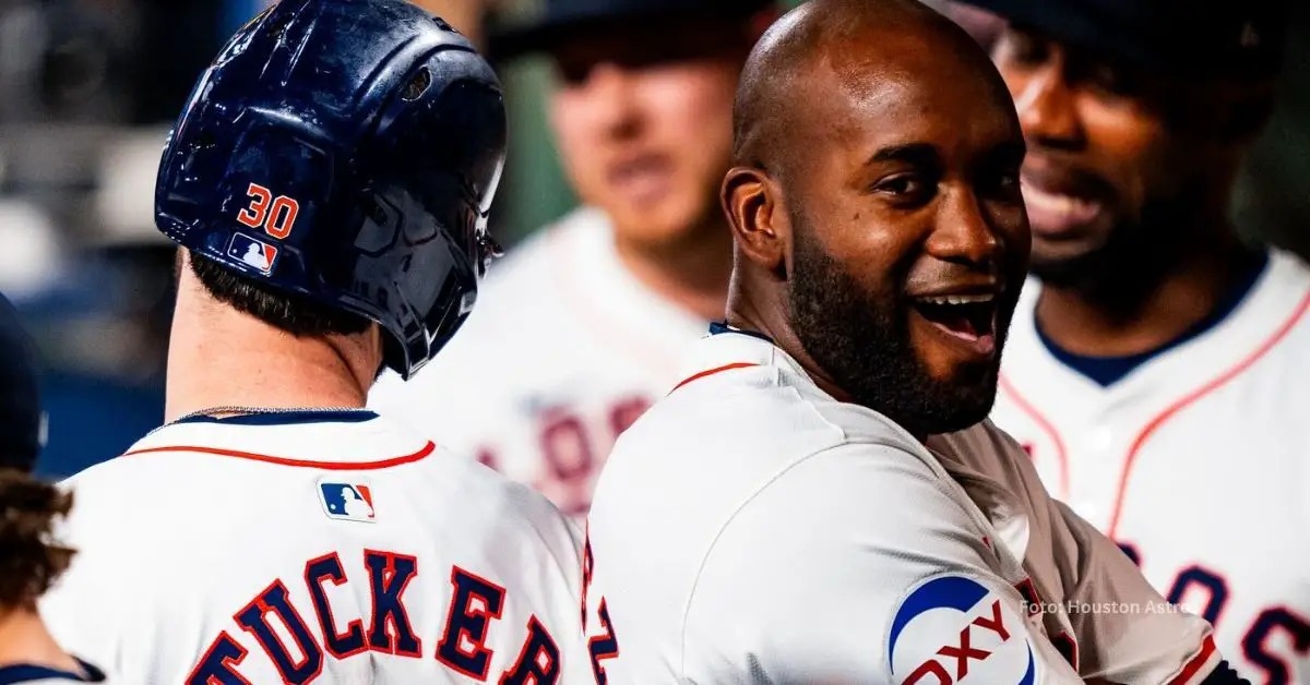 Yordan Alvarez celebrando con Kyle Tucker