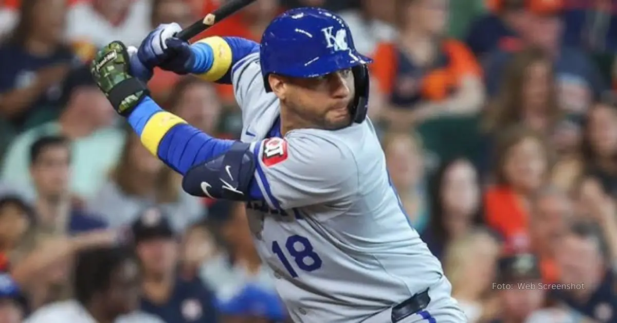 Yuli Gurriel con el uniforme de Kansas City Royals en MLB