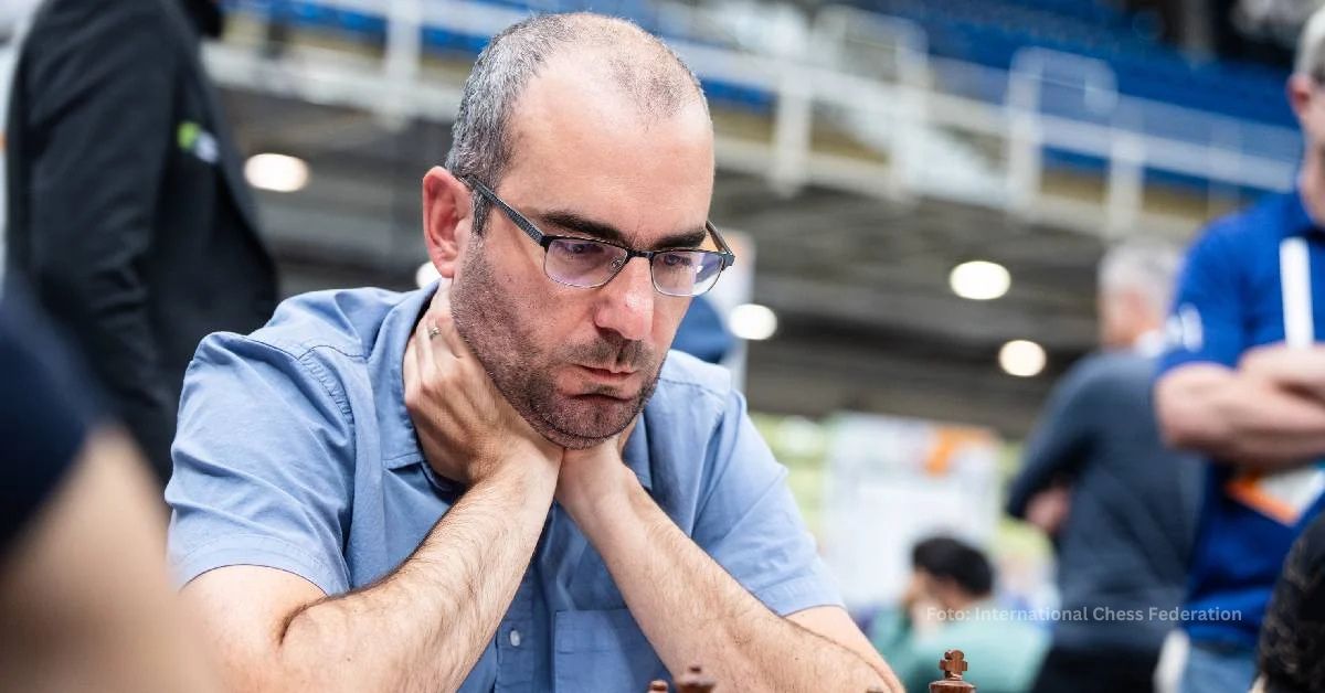 Leinier Domínguez esperando su turno de juego