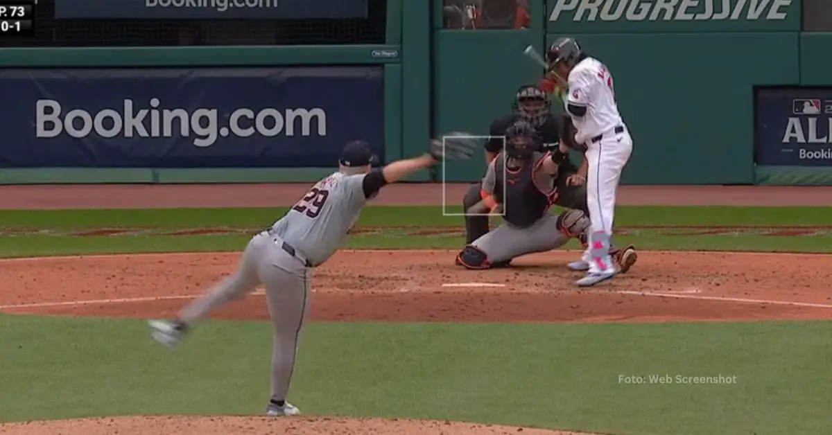 José Ramírez siendo golpeado por Skubal