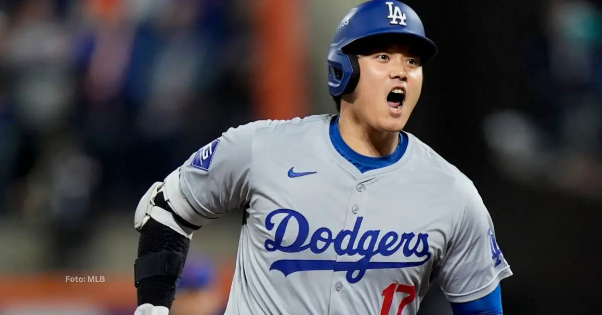 Shohei Ohtani celebrando su jonrón