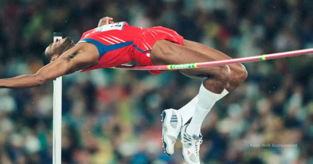 Javier Sotomayor saltando