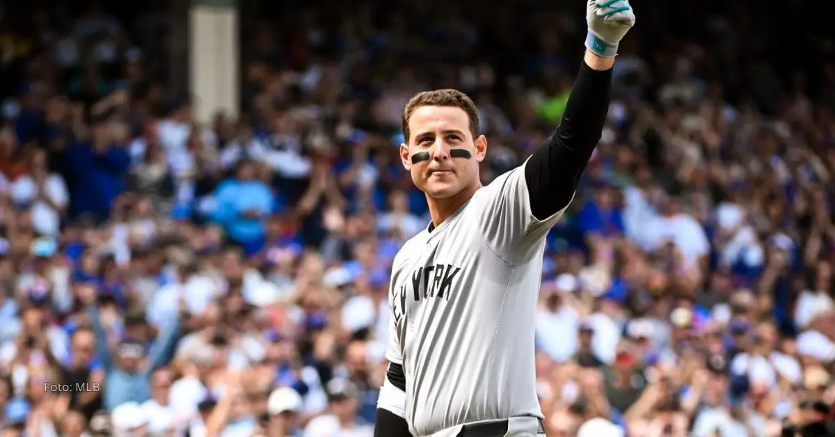 Anthony Rizzo despidiéndose de Yankees