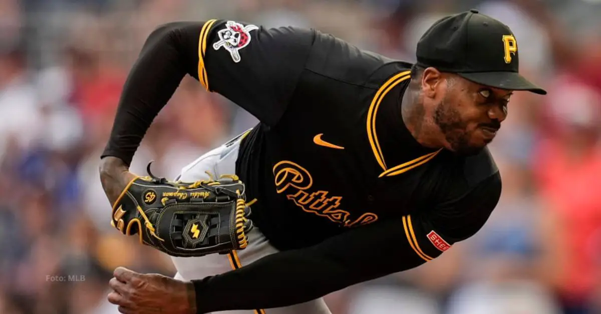 Aroldis Chapman lanzando con Pittsburgh Pirates