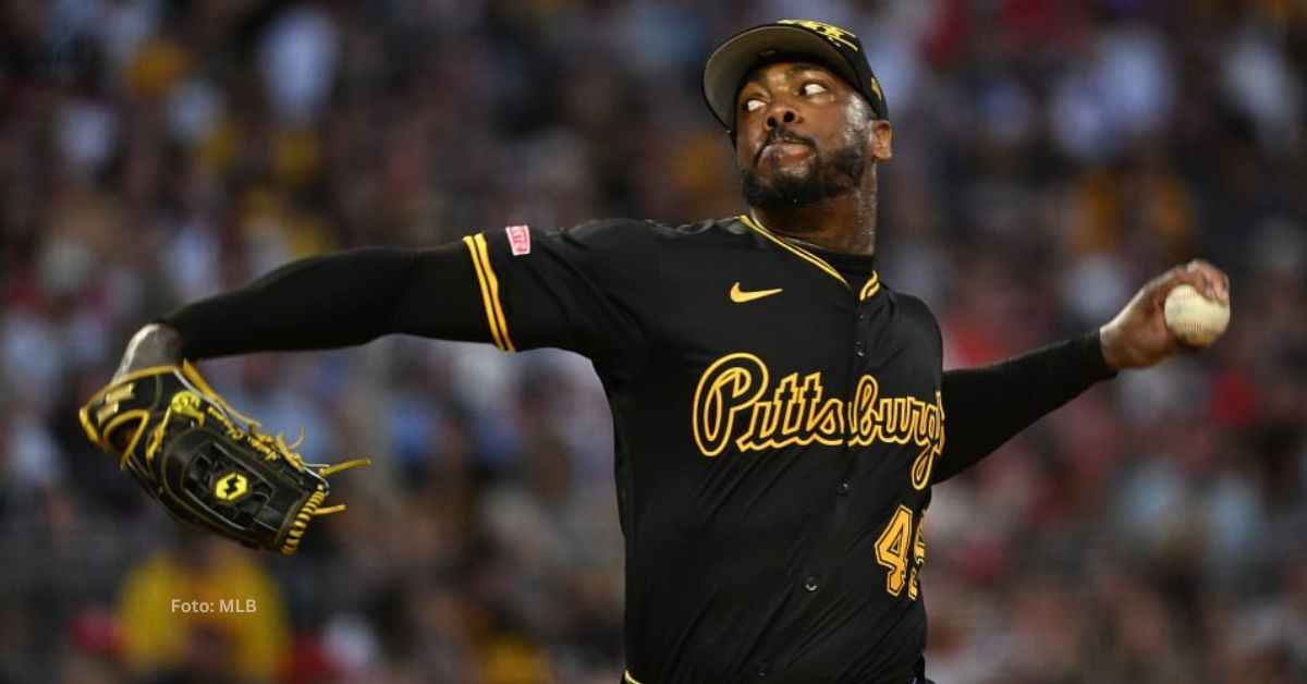 Aroldis Chapman lanzando con Pittsburgh Pirates