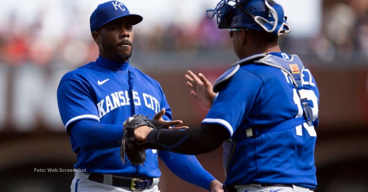 Aroldis Chapman con Salvador Pérez en Kansas City Royals