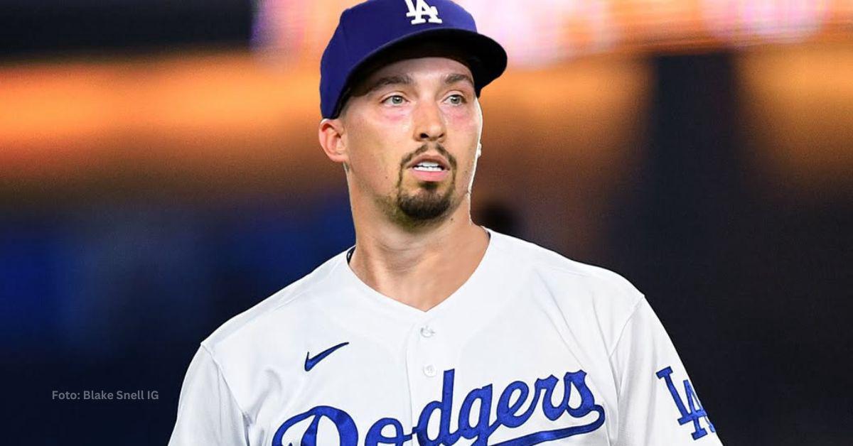 Blake Snell con el uniforme de Los Angeles Dodgers