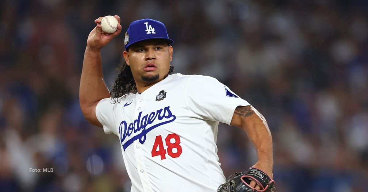 Brusdal Graterol realizando un lanzamiento con Los Angeles Dodgers