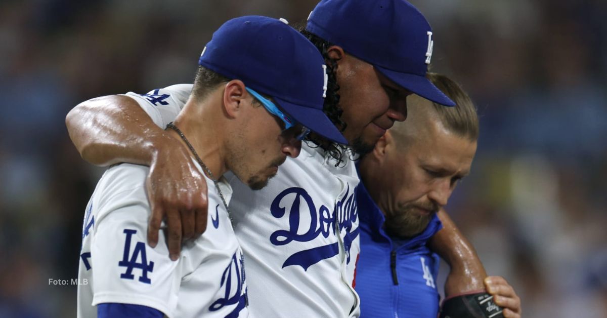 Brusdal Graterol abandonando el terreno de juego tras una lesión en el tendón de la corva