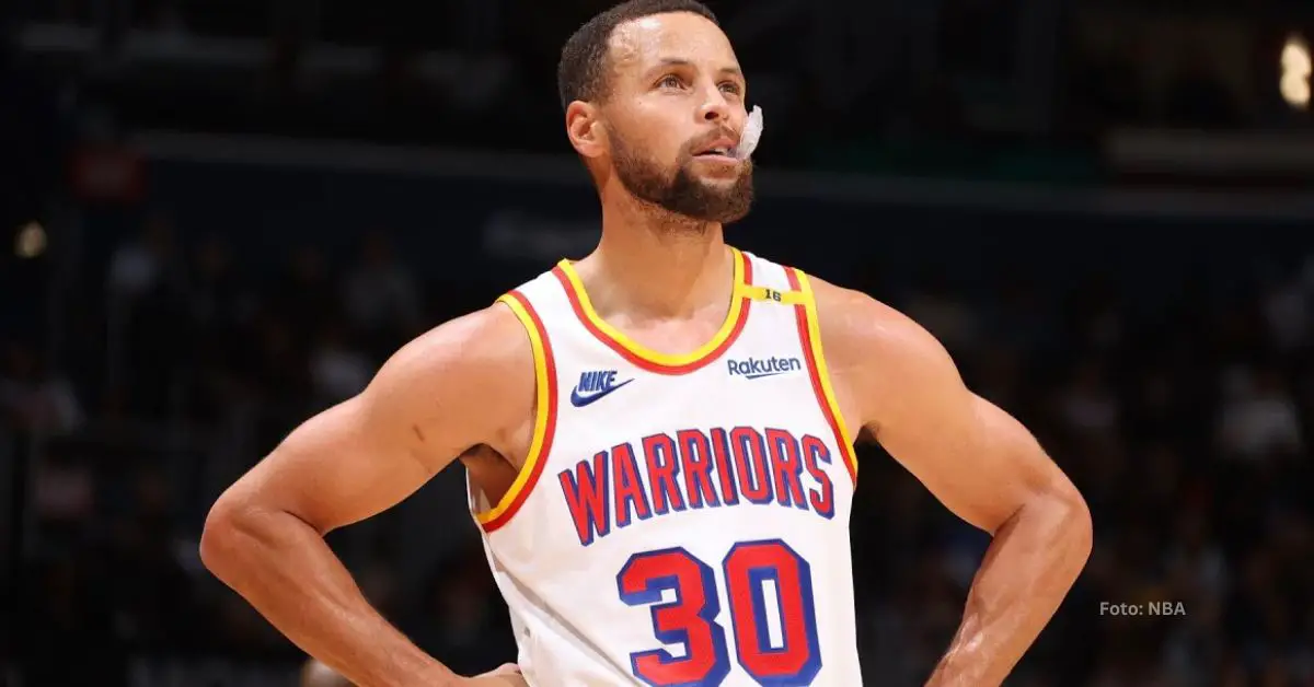 Stephen Curry, el estelar base de Golden State Warriors, hizo su esperado regreso a las canchas