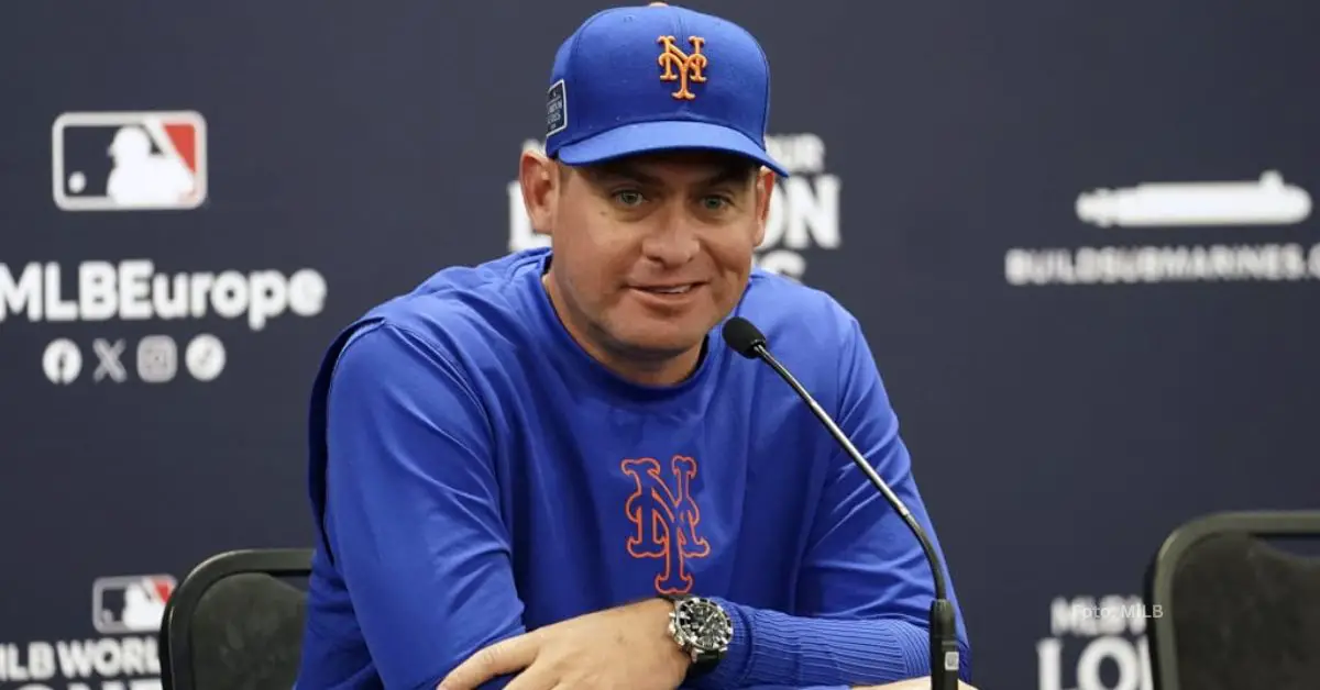 Carlos Mendoza en rueda de prensa con New York Mets