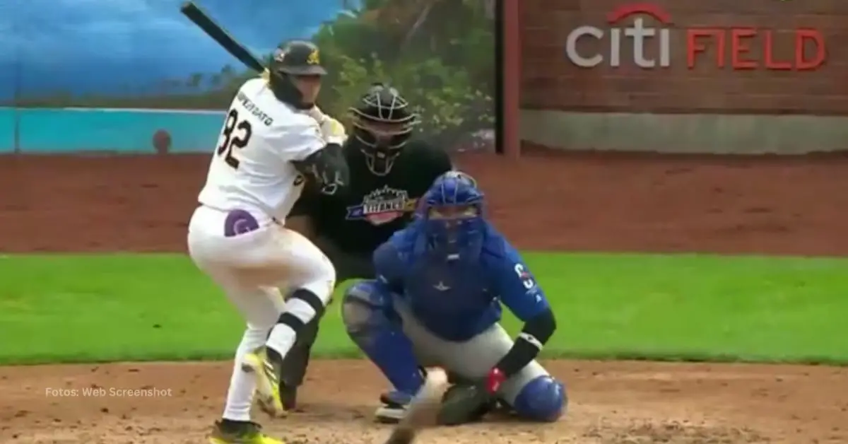 Cubano Cesar Prieto bateando en el Citi Field