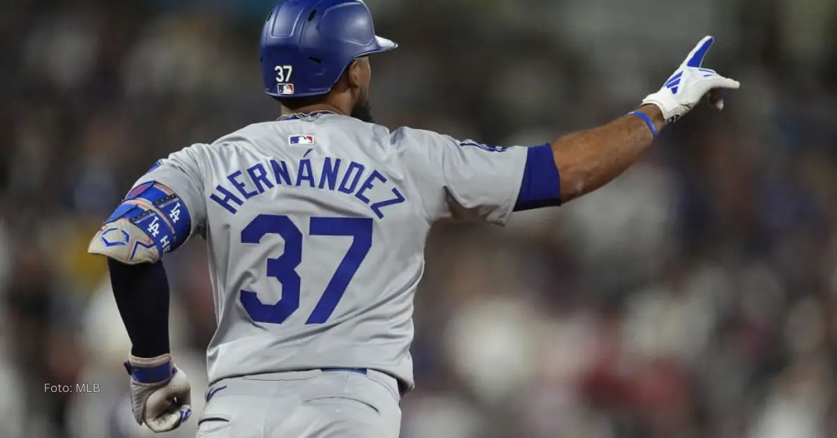 Tescar Hernández con uniforme de Los Angeles Dodgers