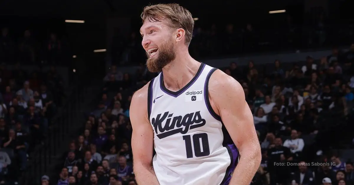 Domantas Sabonis en un juego de NBA con Sacramento Kings