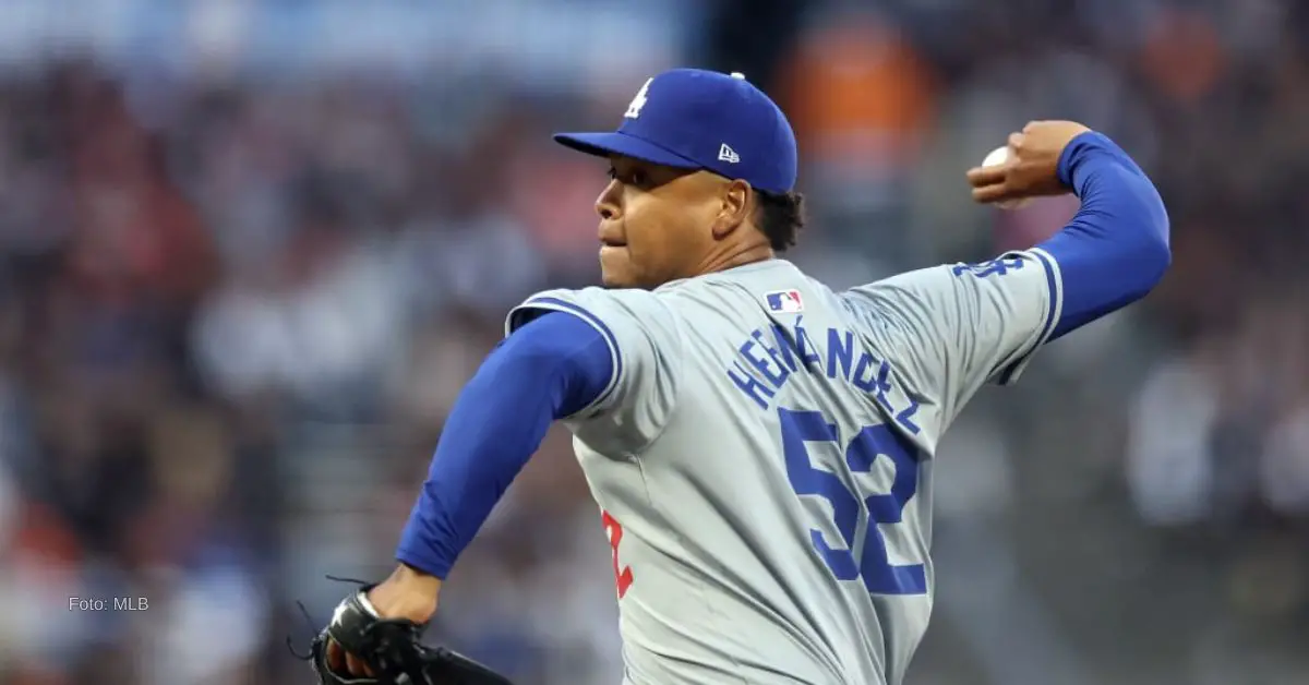 Elieser Hernández lanzando con Dodgers