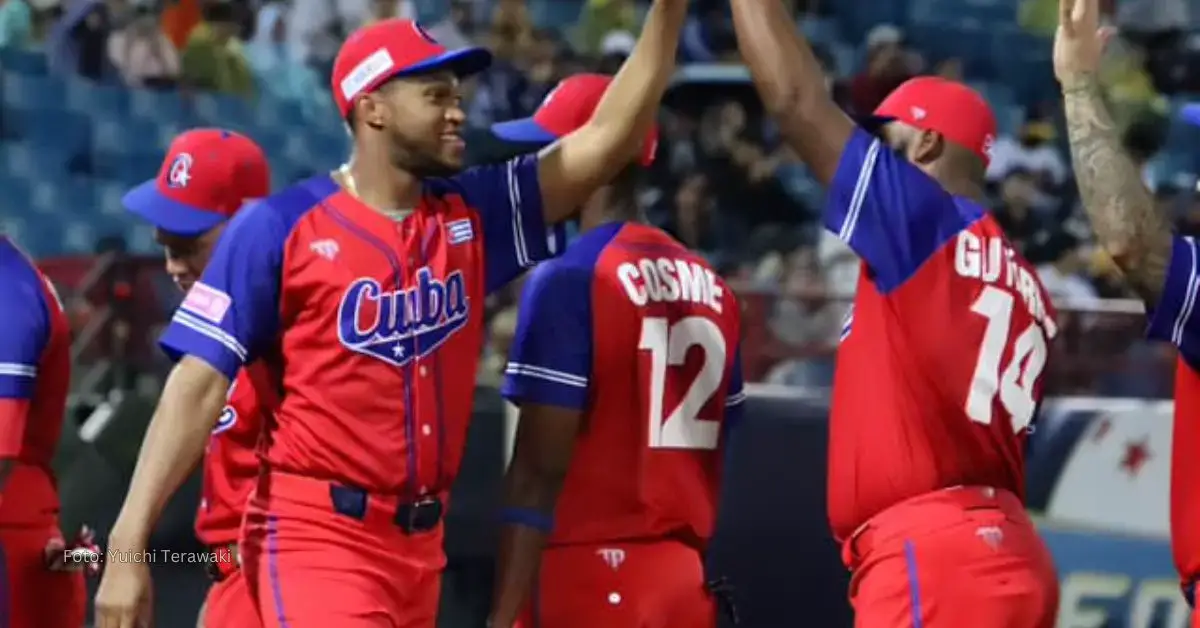 Equipo Cuba celebrando en Premier 12