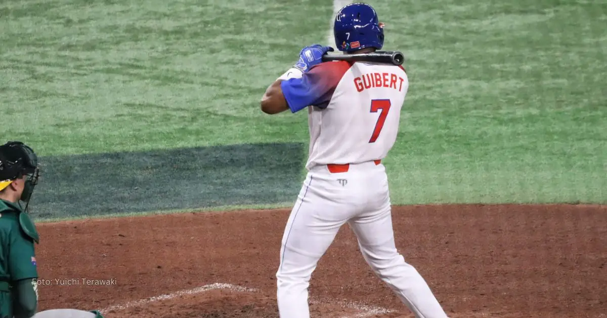 Yoelkis Guibert con uniforme de Equipo Cuba