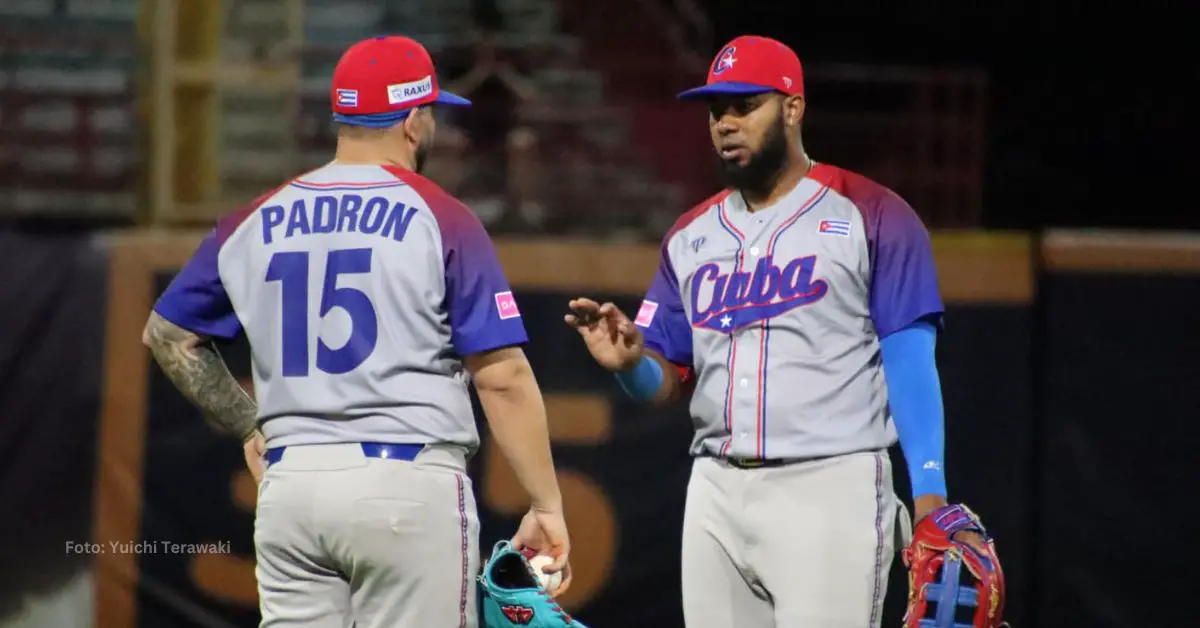 Erisbel Arruebarruena en el 2do juego de Cuba en el Premier 12