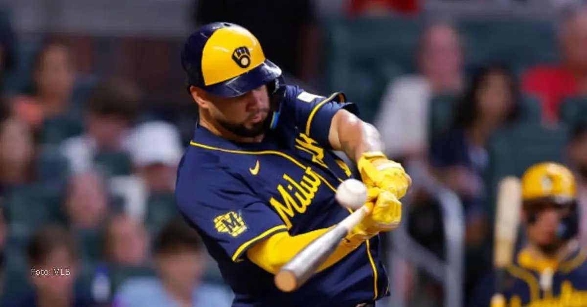 Gary Sanchez bateando con Milwaukee Brewers