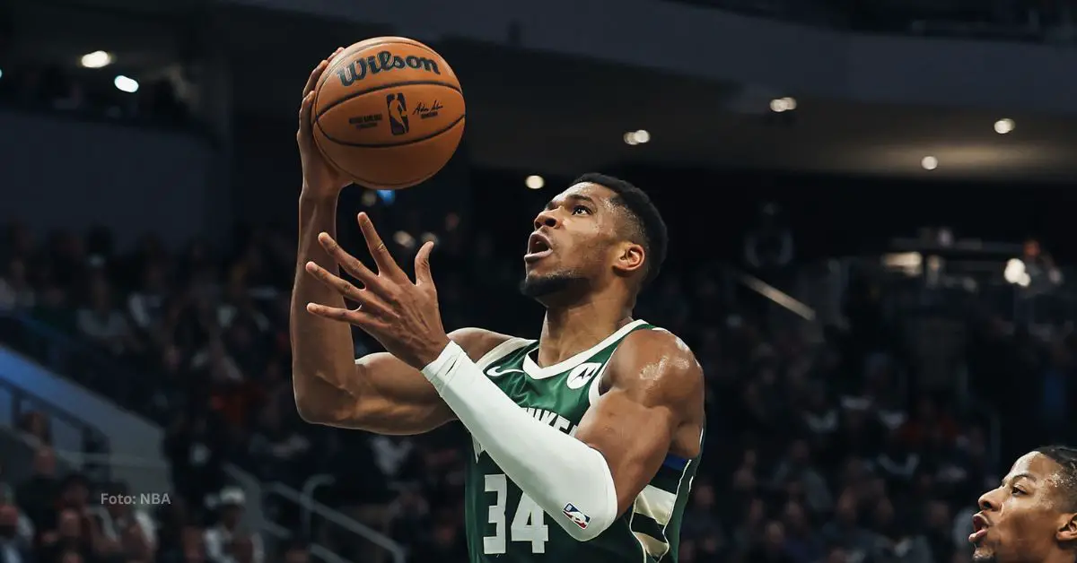 Giannis Antetokounmpo con Milwaukee Bucks