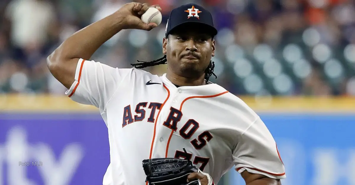 Luis García lanzando con Houston Astros