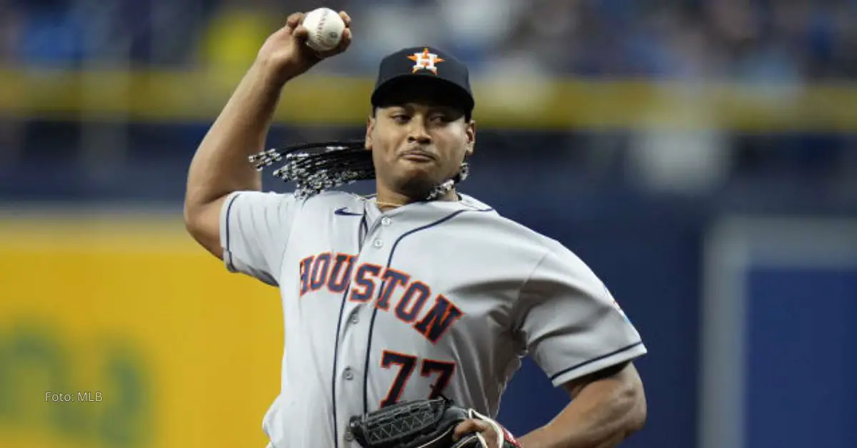 Luis García lanzando con Houston Astros