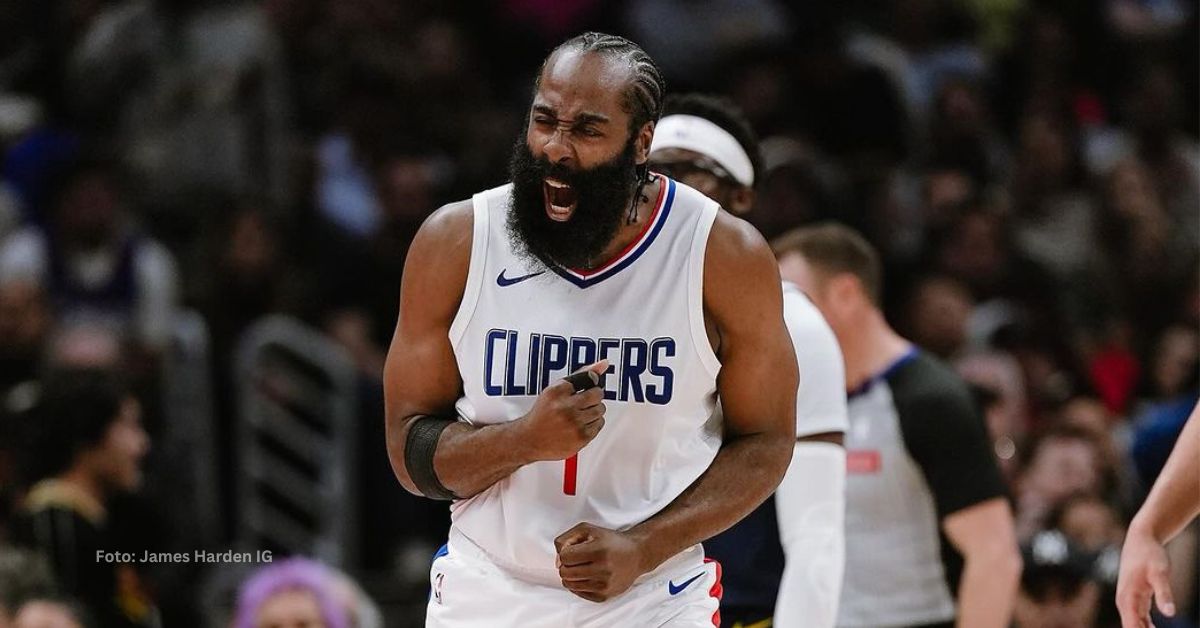 James Harden gritando tras encestar un triple con Los Angeles Clippers