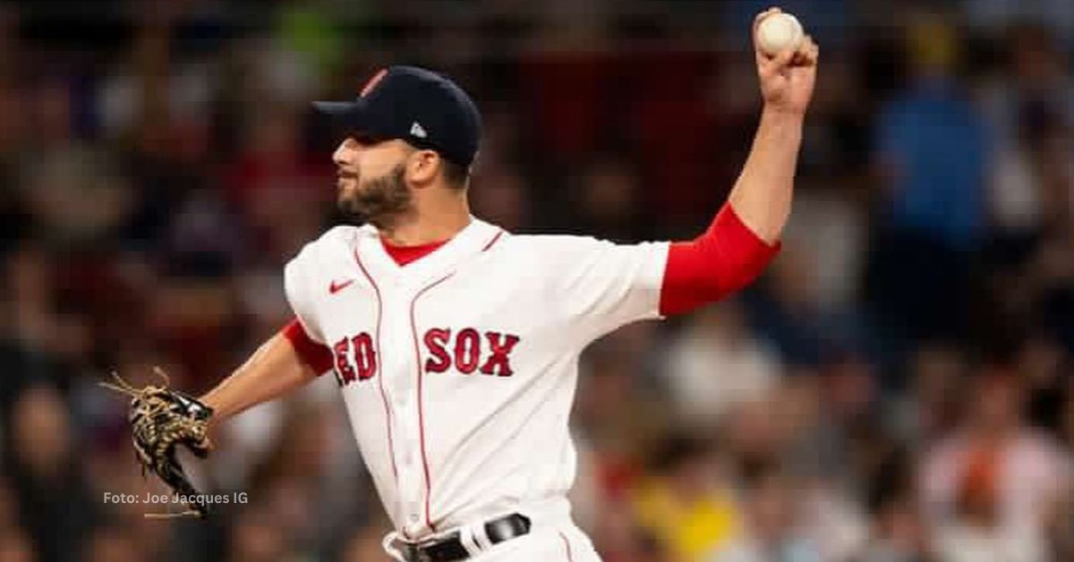 Joe Jacques lanzando con Boston Red Sox