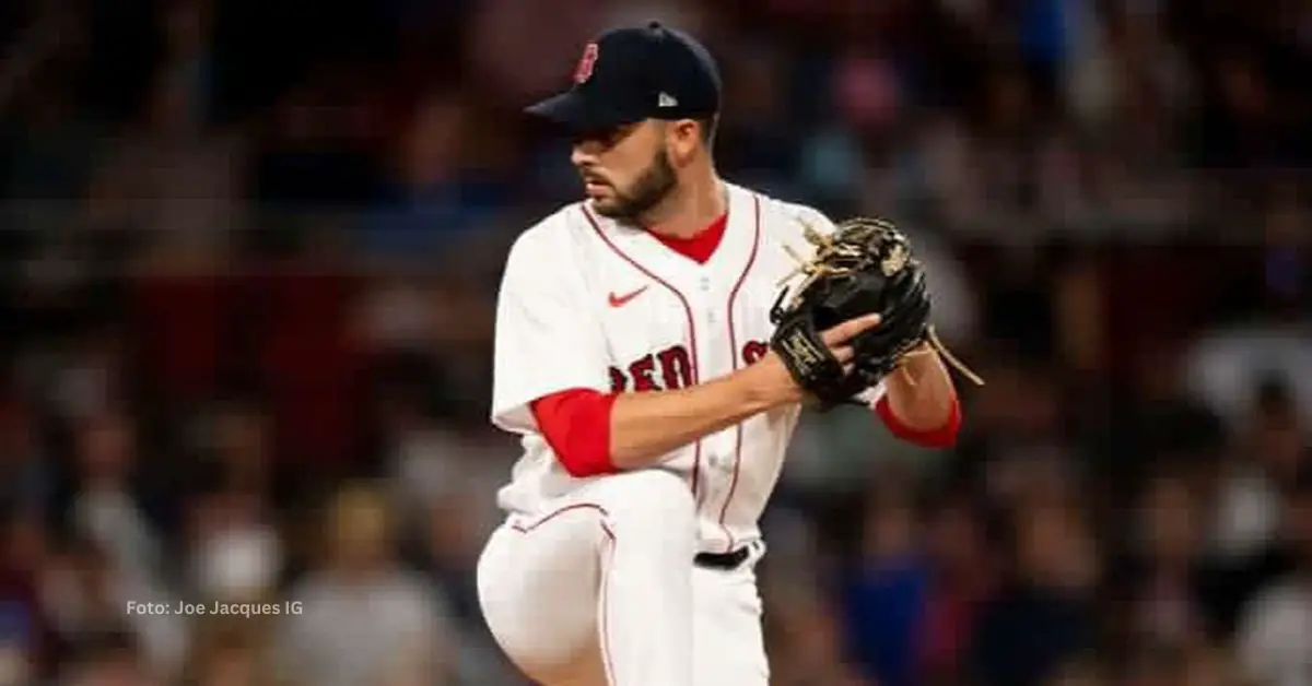 Joe Jacques preparándose para lanzar con Boston Red Sox